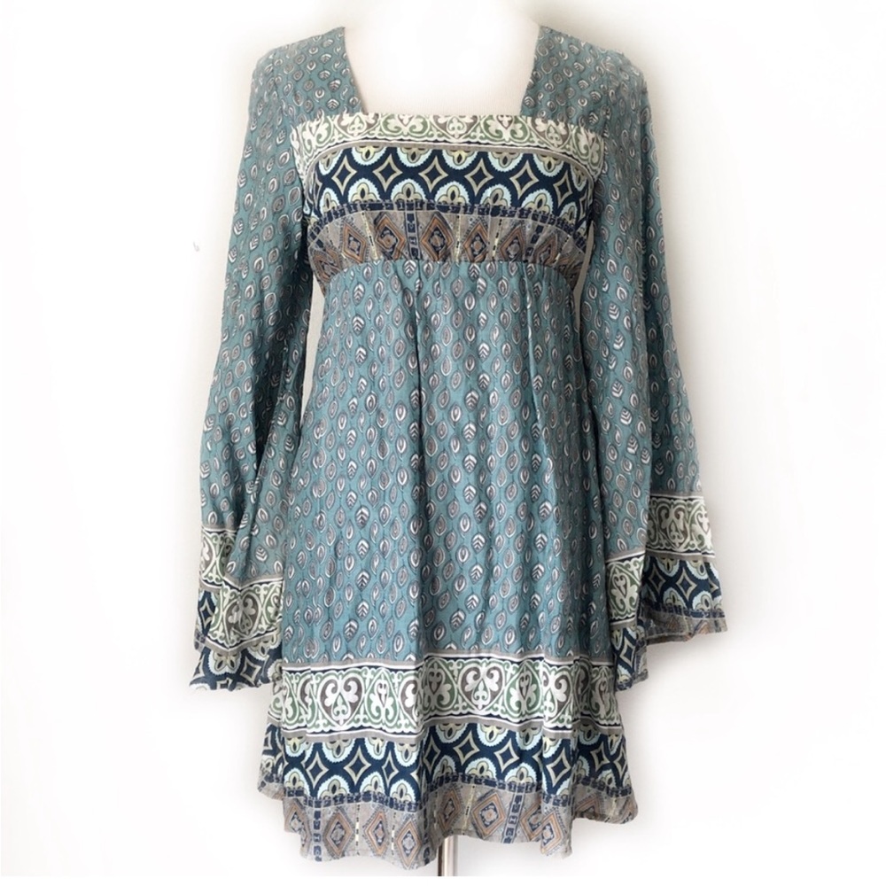 LISTICLE BLUE FLORAL BELL SLEEVE BOHO EMPIRE WAIST LINED 60’s VIBE DRESS…